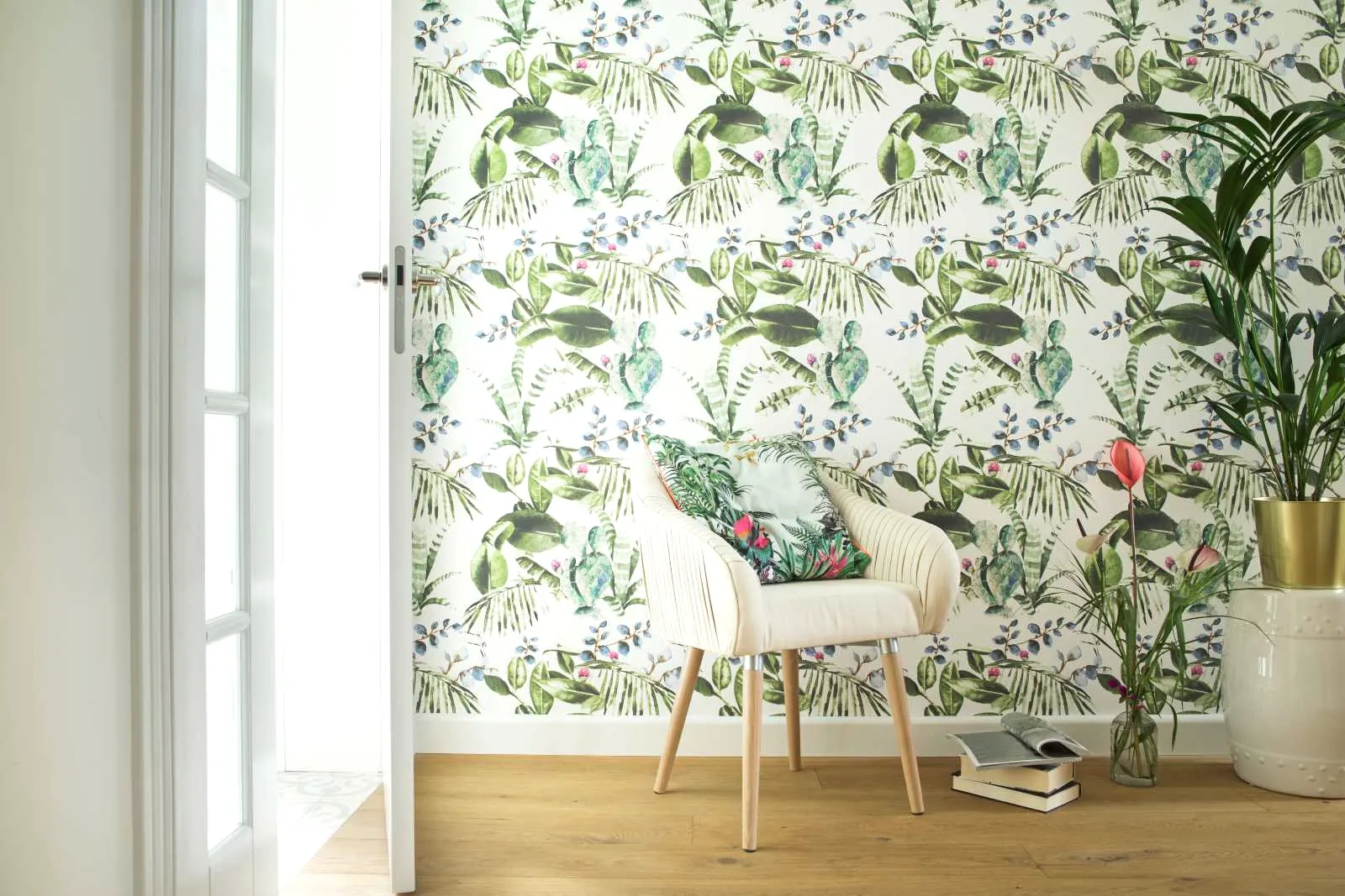 Pared empapelada en una vivienda de Pamplona