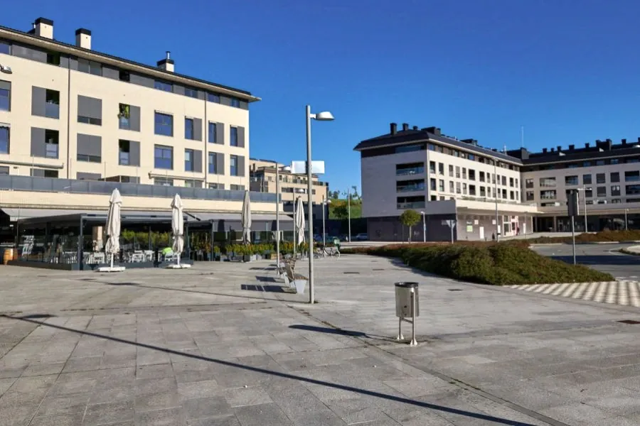Viviendas de Mutilva, en la comarca de Pamplona donde colocamos papel pintado
