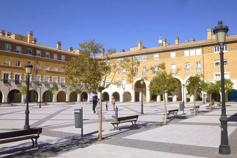 Viviendas de Orcoyen, en la comarca de Pamplona donde colocamos papel pintado
